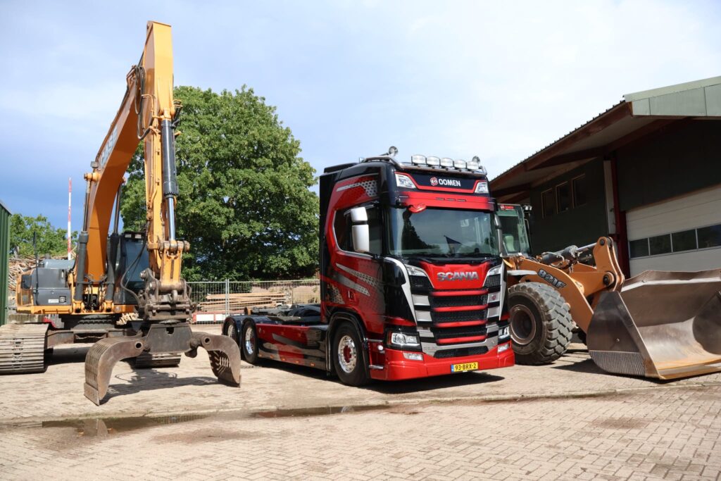 Oomen containers scania case shovel